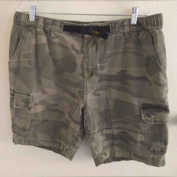 MUSCLE ALIVE WOMEN'S PLUS SIZE 3XL GREEN CAMOUFLAGE CARGO SHORTS STRAIGHT AHEAD - Picture 1 of 13